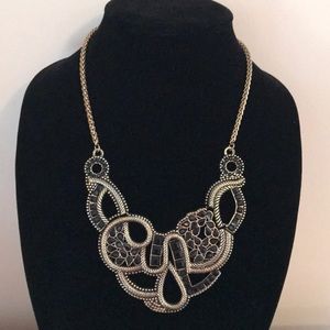Forever 21 statement necklace